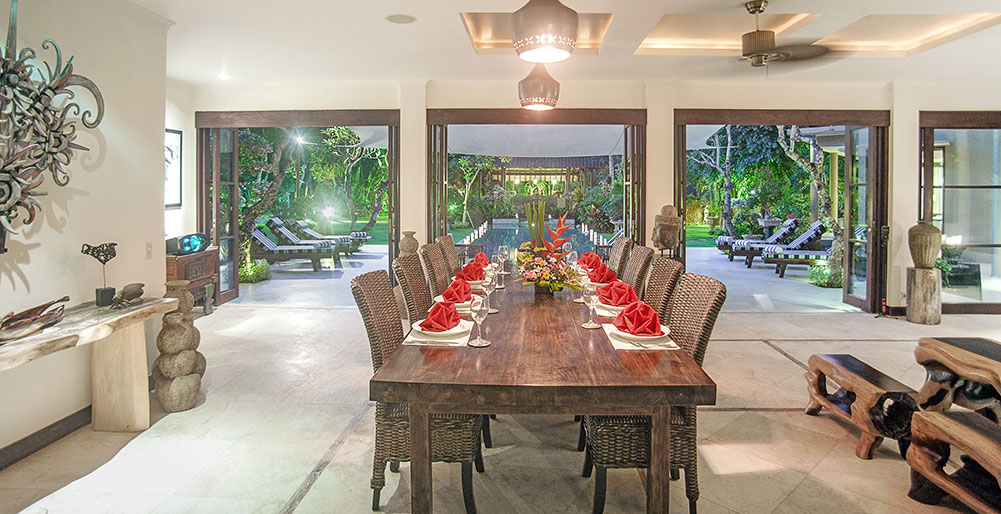 8. Villa Avalon Main House - Dining set up with view